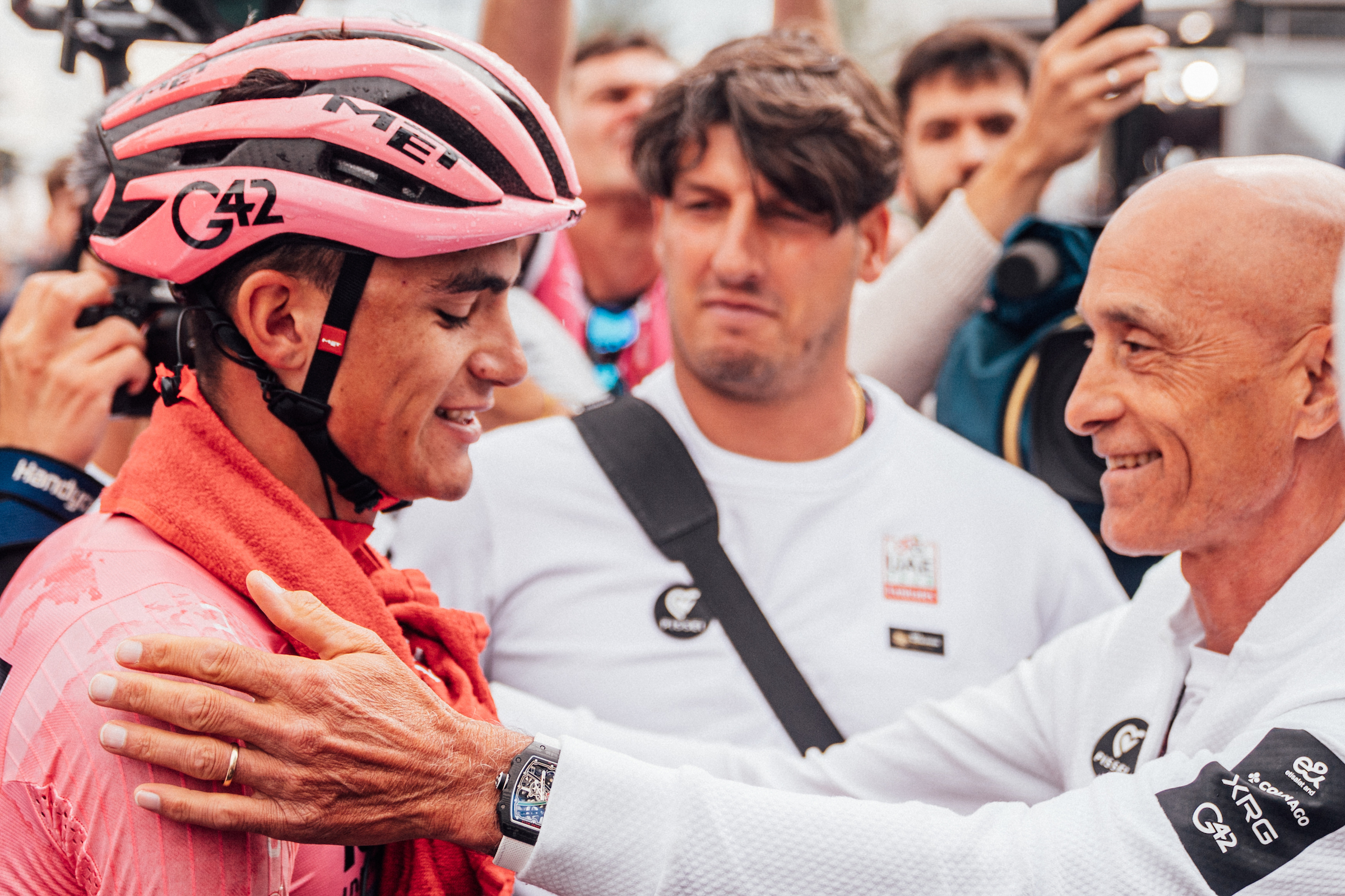 Picture by Zac Williams/SWpix.com - 31/05/2025 - Cycling - 2025 Giro d'Italia Stage 20, Verres to Sestriere, Italy - Isaac Del Toro, UAE Team Emirates-XRG, loses the Maglia Rosa.