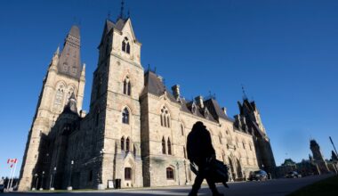 Federal public servants to learn about job cuts in the new year