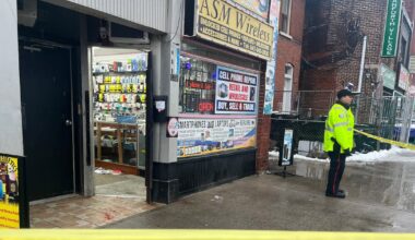 Toronto cellphone store stabbing: suspect arrested