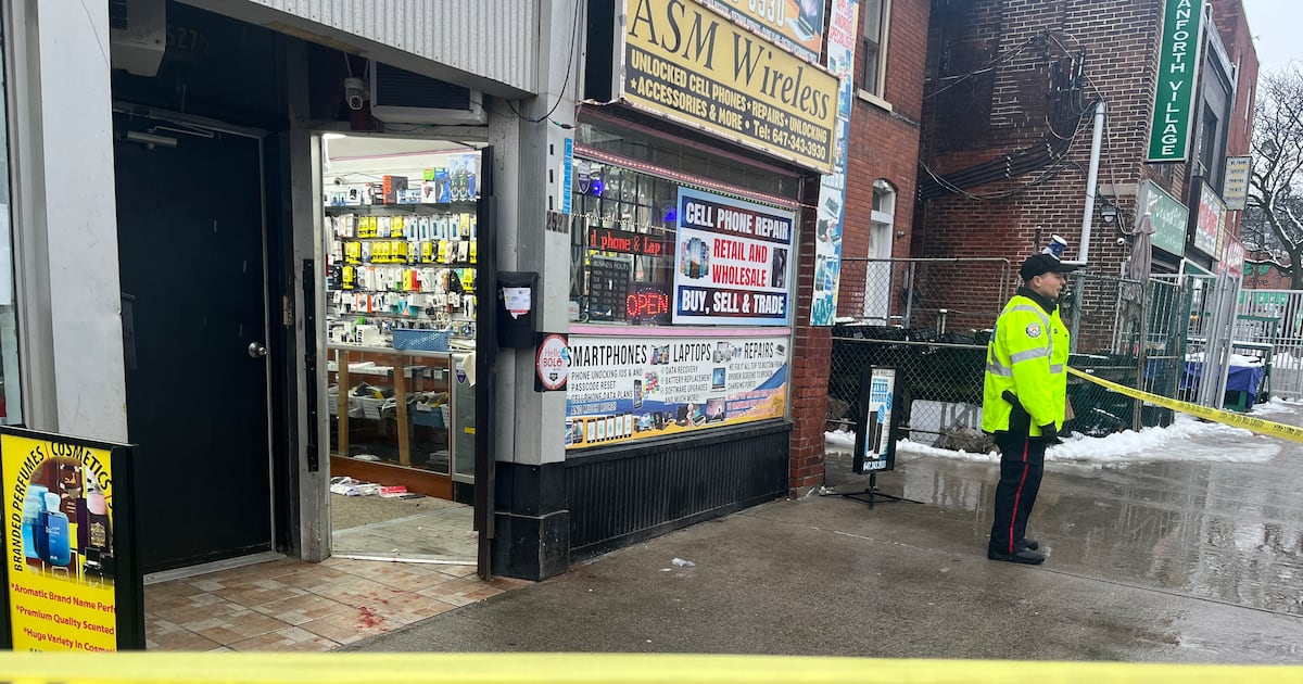 Toronto cellphone store stabbing: suspect arrested