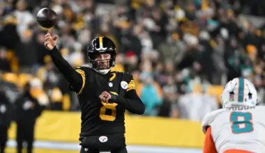 Steelers' Aaron Rodgers sets an NFL record for an old QB that Tom Brady didn't do image