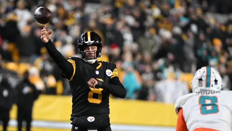 Steelers' Aaron Rodgers sets an NFL record for an old QB that Tom Brady didn't do image