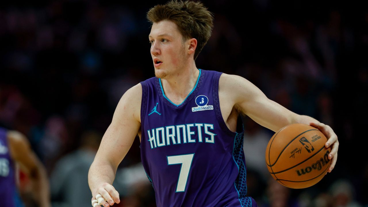Hornets' Kon Knueppel exits vs. Magic with ankle injury
