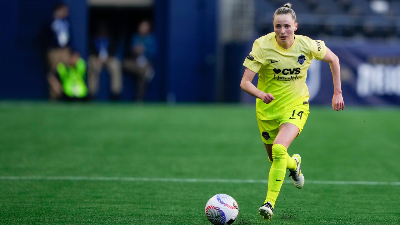 Canadian Gabby Carle signs new five-year contract with Washington Spirit