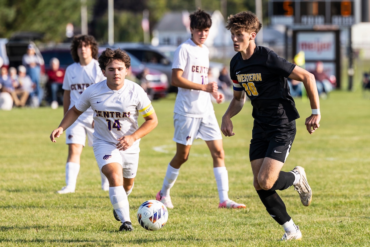 Bay City Western soccer hosts Bay City Central