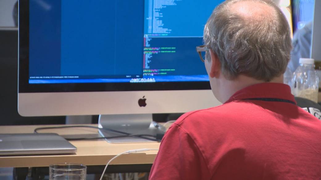 Click to play video: 'B.C. takes steps to close the pay equity gap'