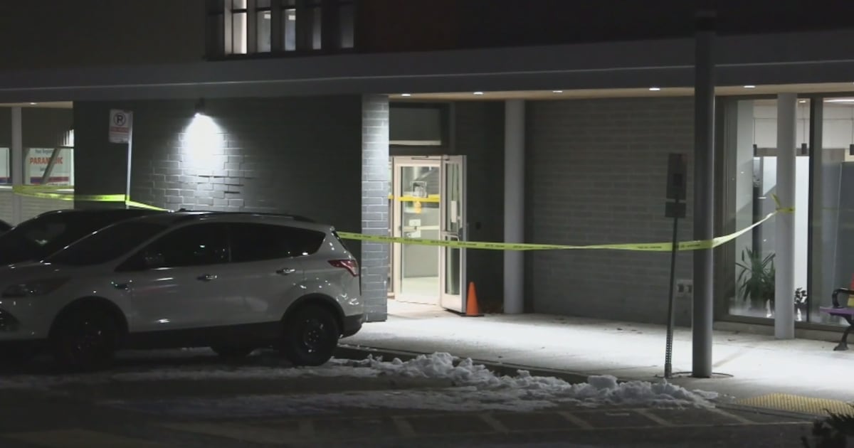 Suspect at-large after male stabbed during Mississauga robbery