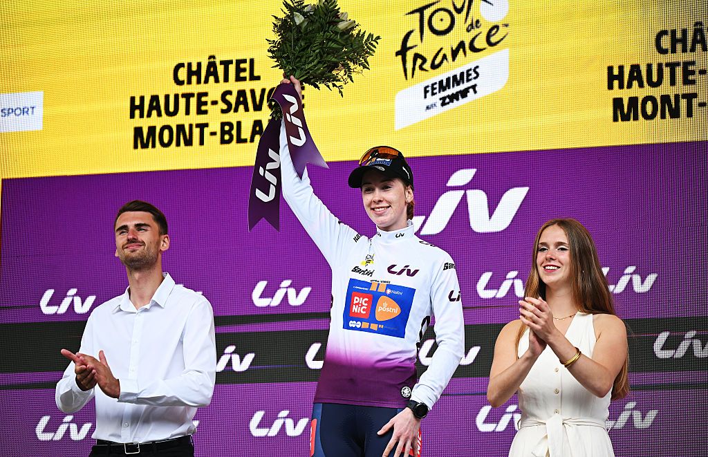 CHATEL LES PORTES DU SOLEIL, FRANCE - AUGUST 03: Nienke Vinke of Netherlands and Team Picnic PostNL celebrates at podium as White best young jersey winner during the 4th Tour de France Femmes 2025, Stage 9 a 124.1km stage from Praz-sur-Arly to Chatel Les Portes du Soleilon 1298m / #UCIWWT / August 03, 2025 in Chatel Les Portes du Soleil, France. (Photo by Szymon Gruchalski/Getty Images)