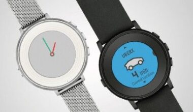 The Pebble Time Round smartwatch against a white background.