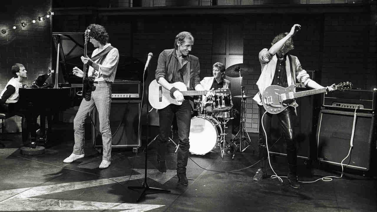Dire Straits playing on a TV show in the mid-80s