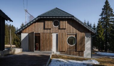 Borová Lada Cottage by Studio Plyš