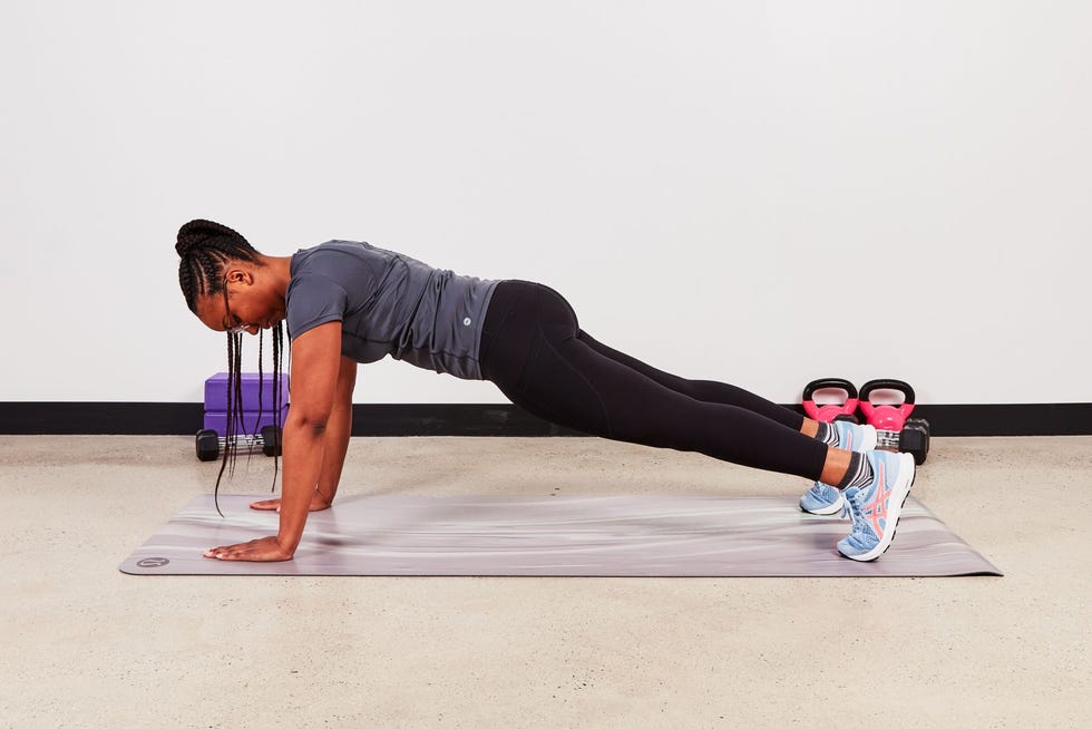 monique lebrun doing a plank, pelvic tilt monique lebrun doing a plank, pelvic tilt