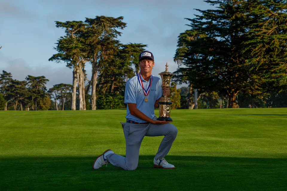 Mason Howell poses with the Havemeyer trophy after winning the finals of the 2025 U.S. Amateur at The Olympic Club (Lake Course) in San Francisco, Calif. on Sunday, Aug. 17, 2025.
