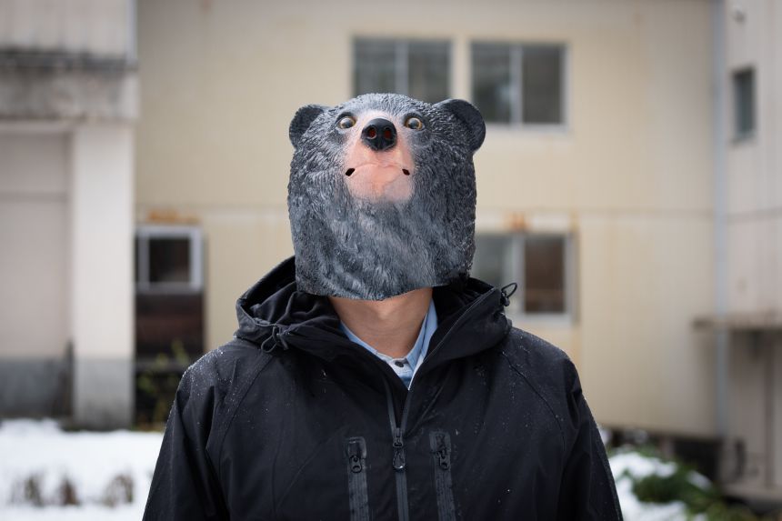 Government official acting as bear1-Yumi Asada.jpg