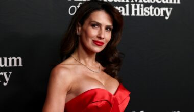 Hilaria Baldwin Drops Another Bedroom Underwear Workout Before Christmas