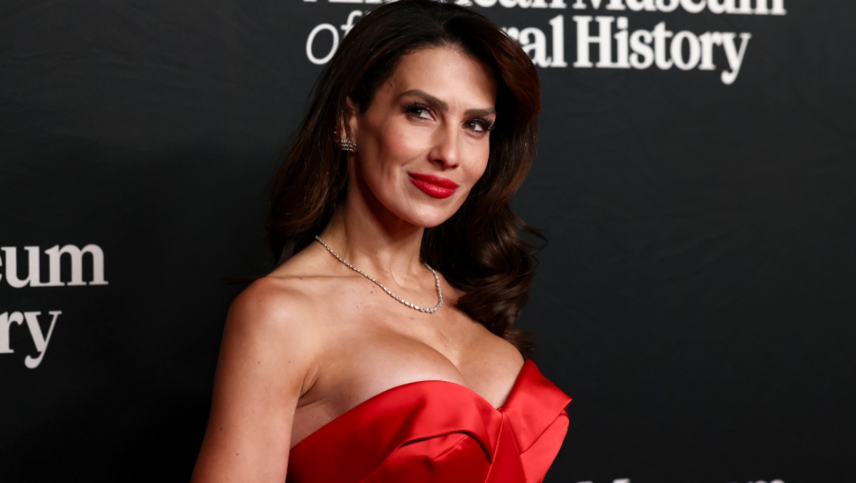 Hilaria Baldwin Drops Another Bedroom Underwear Workout Before Christmas