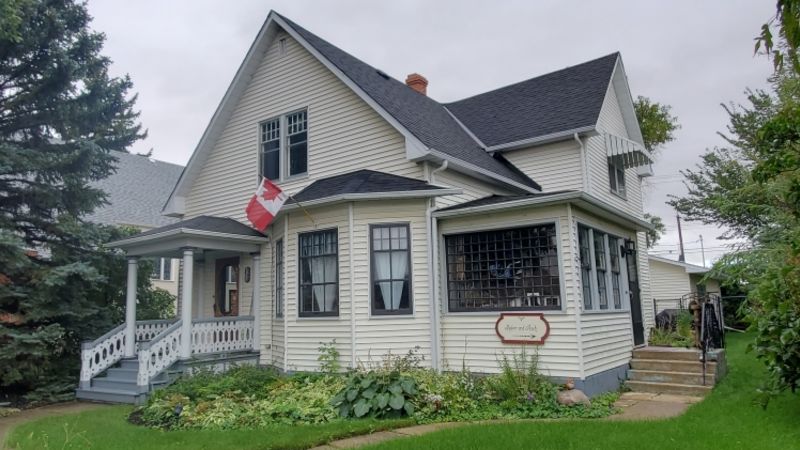 Historic Resource designation given to Claresholm house for healthcare role