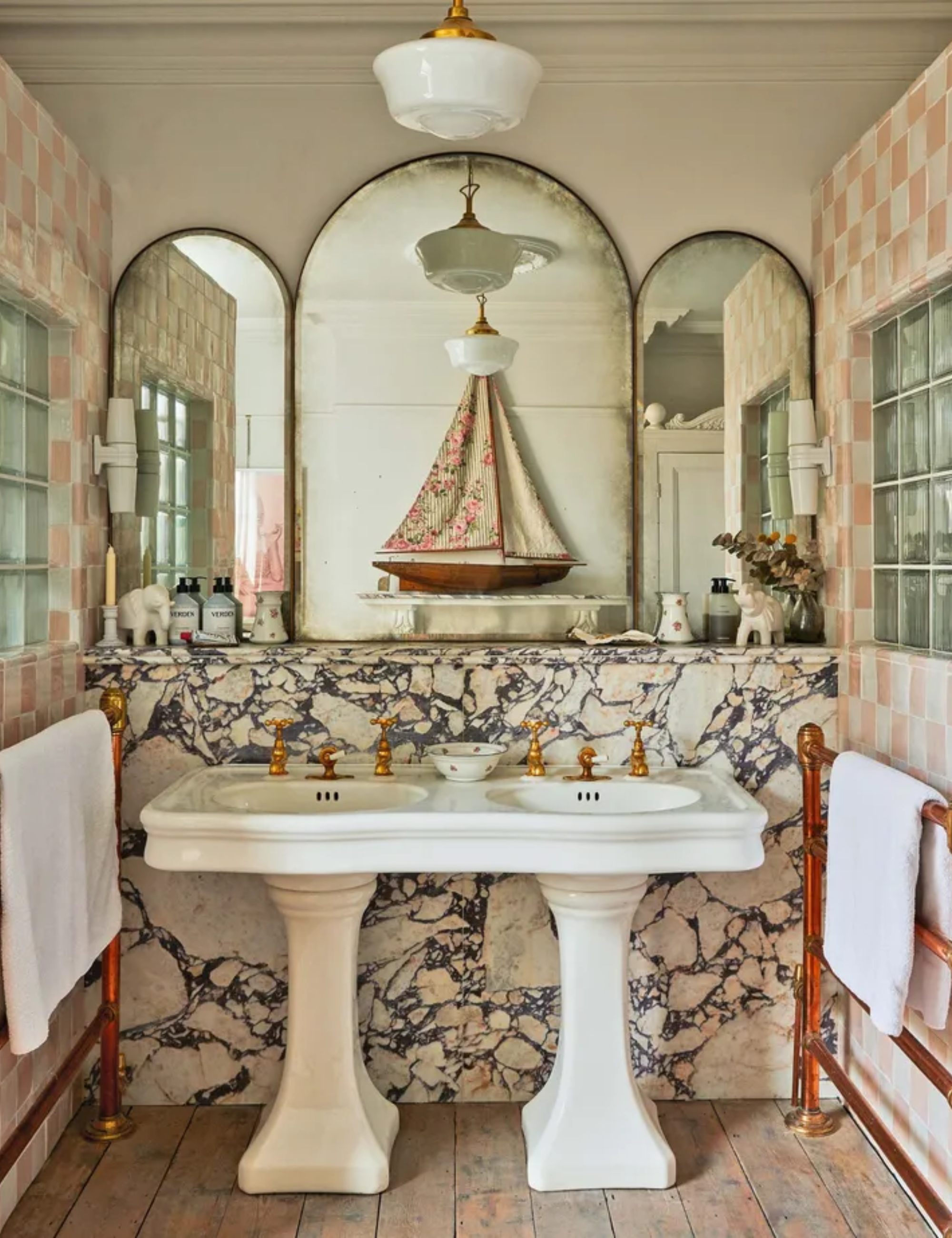 Marble bathroom with double curved mirror