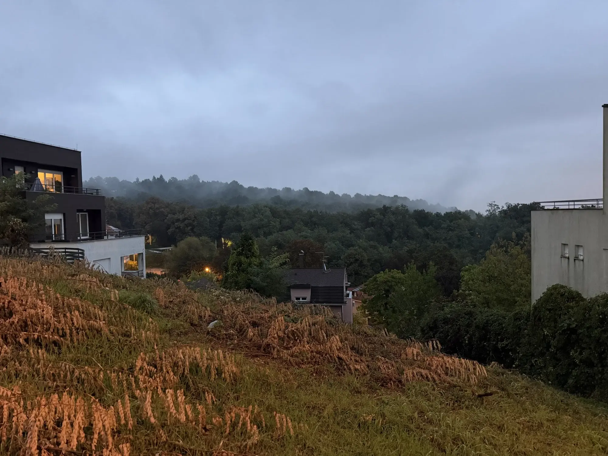 A photo of a landscape taken around sundown with an iPhone 17 Pro Max