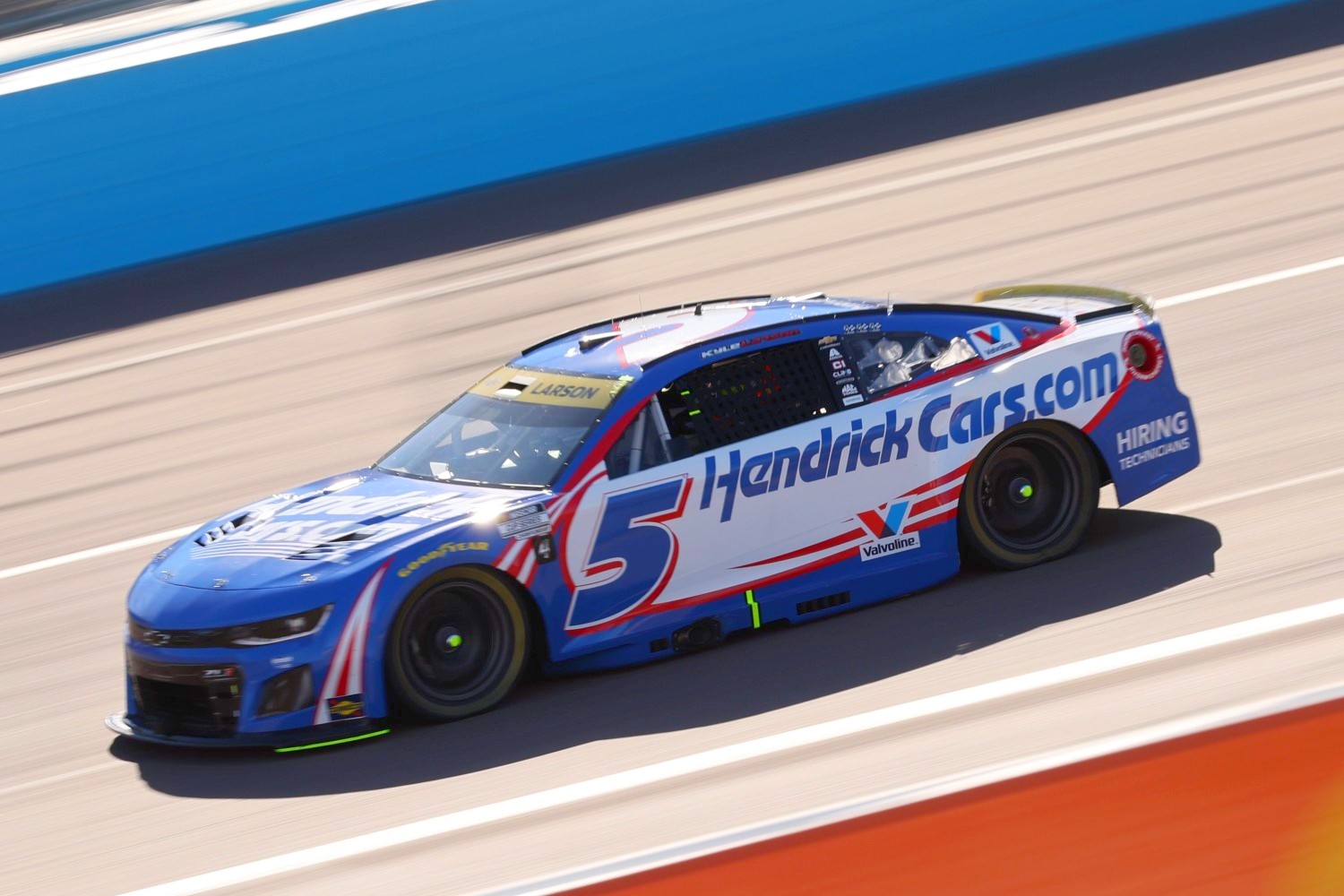 Kyle Larson #5 Hendrick Chevy races at Phoenix Raceway, Sunday November 2, 2025. Photo courtesy of Hendrick Motorsports.