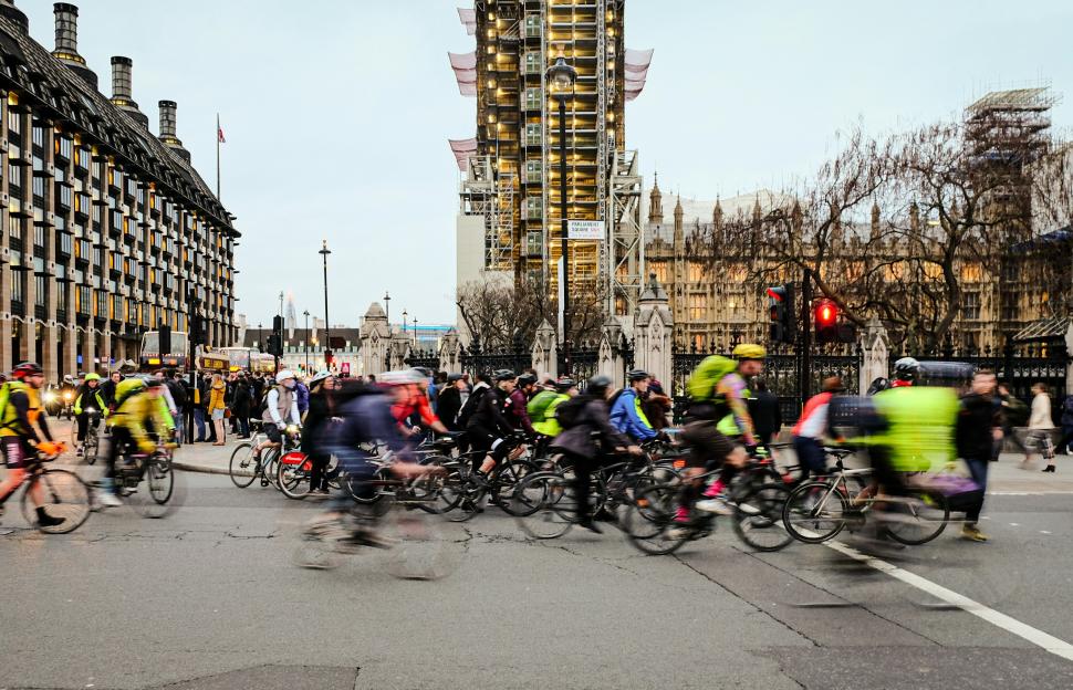 "You should've been here 10 or 20 years ago...": London cyclists amused by ranting rider who moved from Germany but finds it "quite insane how terrible" cycling in the city is; Pro cycling ticket debate rumbles on; Bike art + more on the live blog