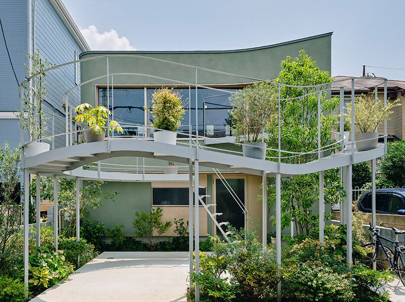 looping terrace arcs toward the street to bring daylight inside a tokyo dwelling by HOAA