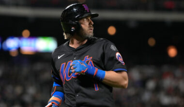 Mets trade second baseman Jeff McNeil to Athletics