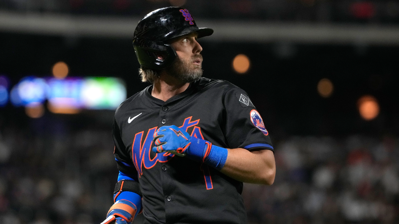 Mets trade second baseman Jeff McNeil to Athletics