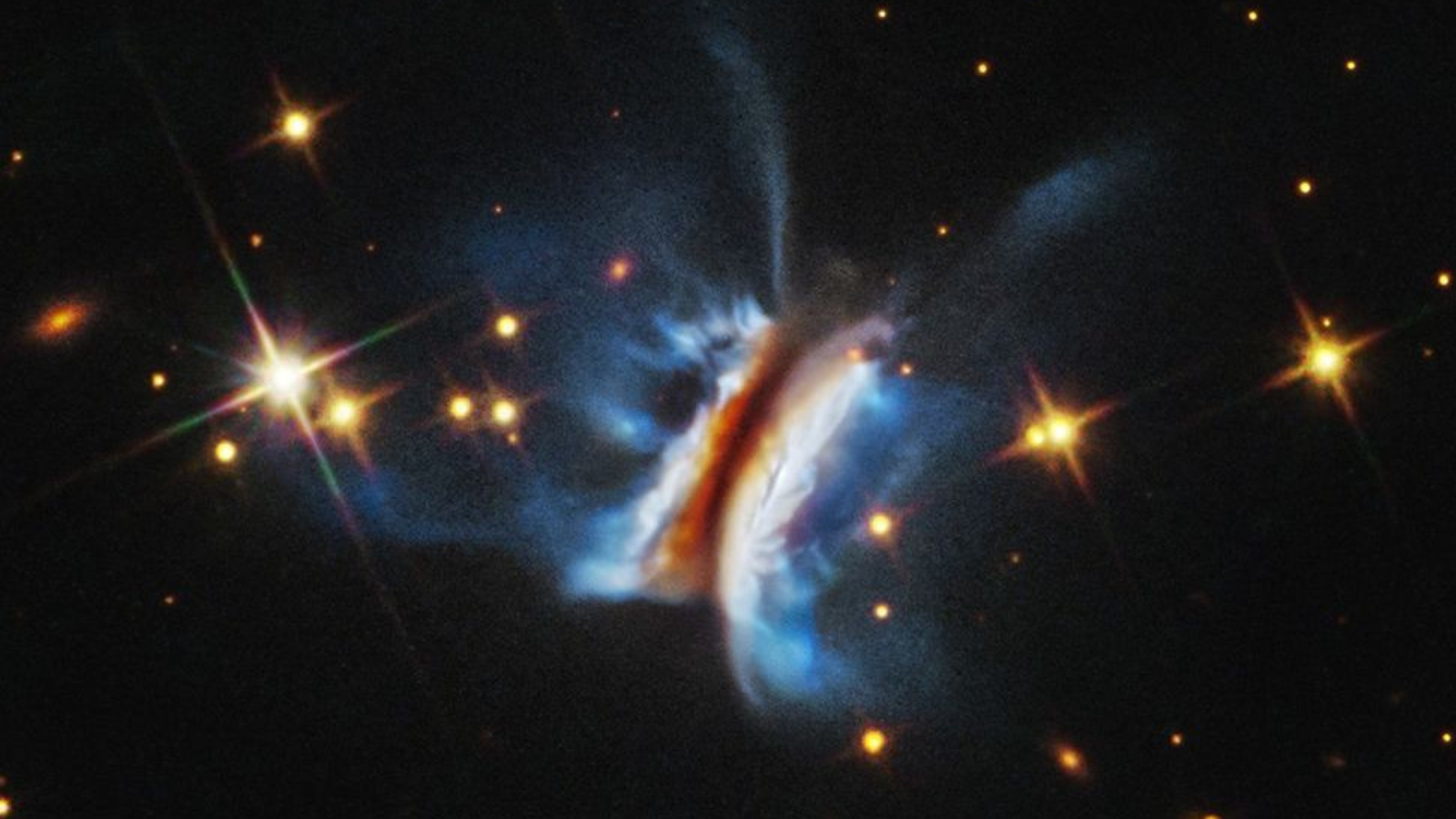 'Dracula's Chivito' looks stunning in this tasty Christmas photo from the Hubble Telescope