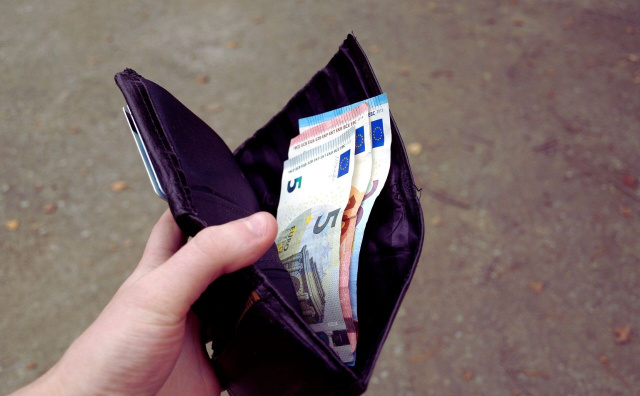 Bulgaria: Experts Warn: Euro Adoption in Bulgaria Will Hit the Wallets