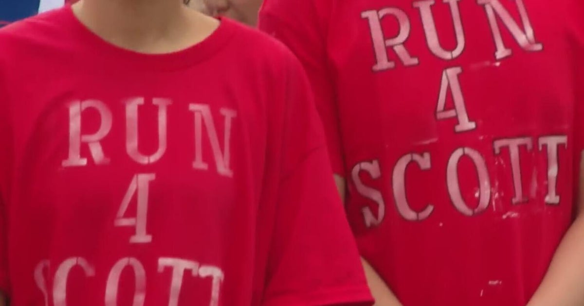 Hundreds participate in Frisco Santa Run to honor lives of 2 cyclists fatally struck by vehicle
