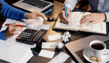 Beat 'holiday debt hangover' before 2026 with these simple financial strategies