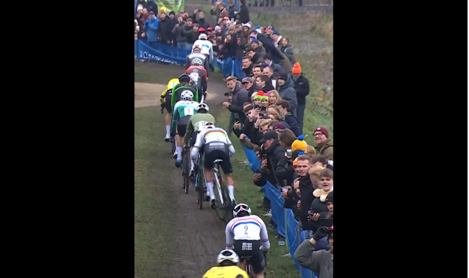 More spectator nonsense for van der Poel: World champ almost crashes