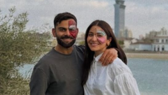 Virat Kohli sported a Spiderman face mask painting, while Anushka Sharma had a butterfly one.