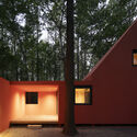 Red Cabin / Wiki World + Advanced Architecture Lab - Exterior Photography