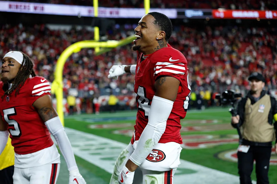 Chicago Bears tight end Colston Loveland (84) celebrates after the game against the Chicago Bears at Levi's Stadium. <br>Sergio Estrada-Imagn Images