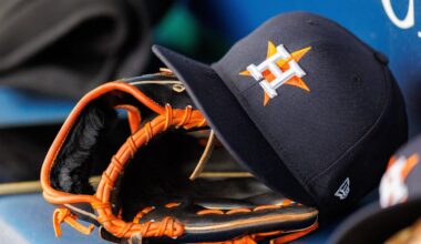 Red Sox Sign 6'6'' Righty After Electing Free Agency From Astros