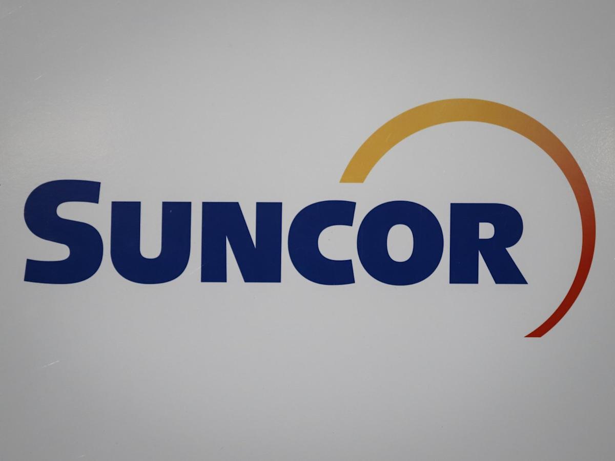 Worker dies at Suncor oilsands site after machinery sinks into muskeg