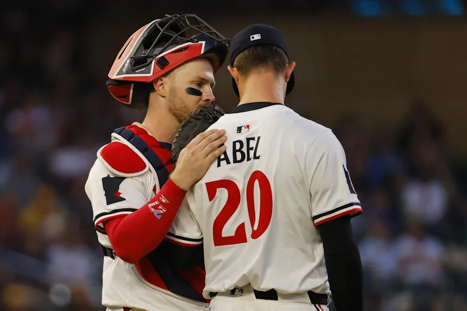 Minnesota Twins catcher Ryan Jeffers and relief pitcher Mick Abel (20). © Bruce Kluckhohn-Imagn Images