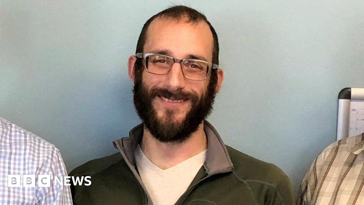 Live: Agents involved in shooting of Minnesota man Alex Pretti put on leave