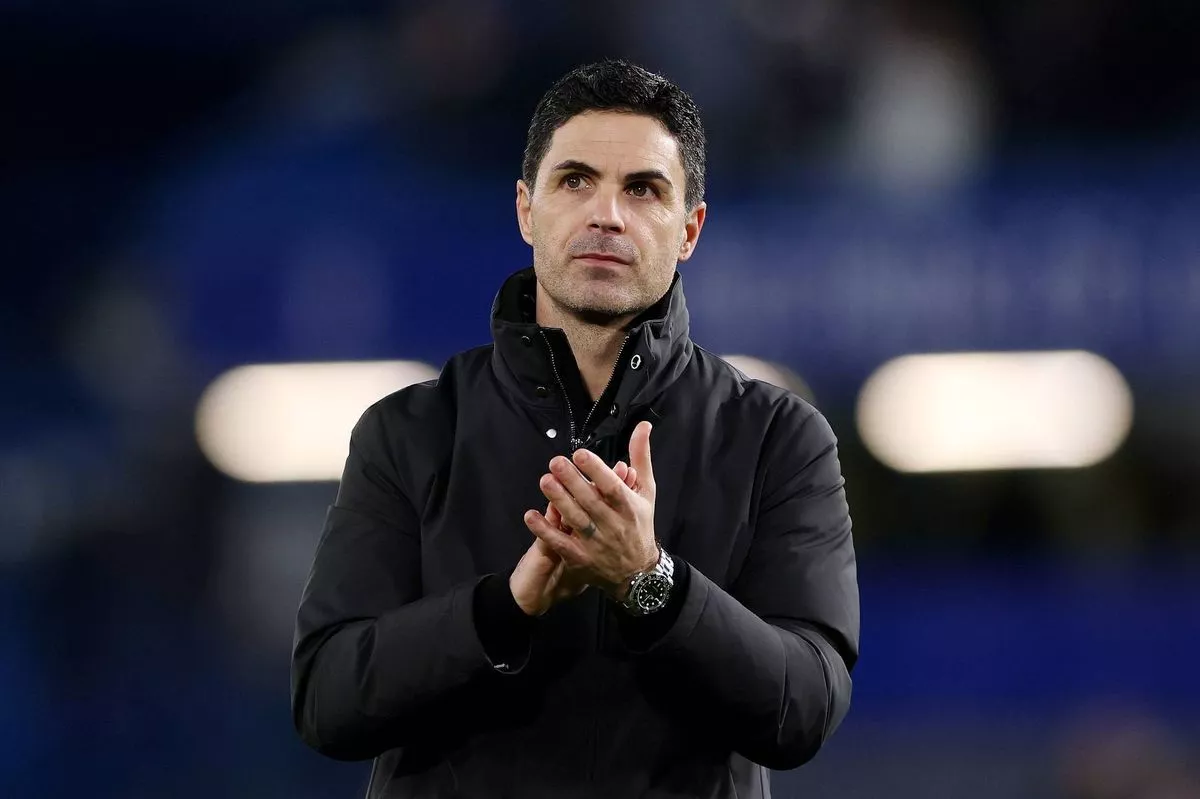 Mikel Arteta, Manager of Arsenal, acknowledges the fans after the Carabao Cup Semi Final First Leg match between Chelsea and Arsenal at Stamford Bridge on January 14, 2026 in London, England.