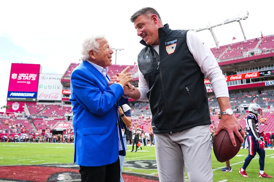 TAMPA, FLORIDA - NOVEMBER 09:New England Patriots owner Robert Kraft talks with Mike Vrabel of the New England Patriots prior to an NFL football game against the Tampa Bay Buccaneers at Raymond James Stadium on November 9, 2025 in Tampa, Florida. (Photo by Perry Knotts/Getty Images)