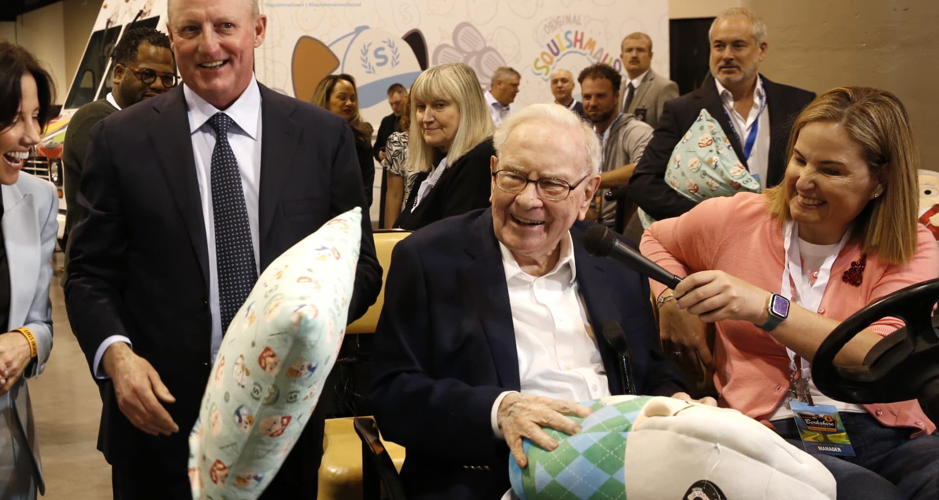 Berkshire's Buffett was still hunting massive deal in last days as CEO