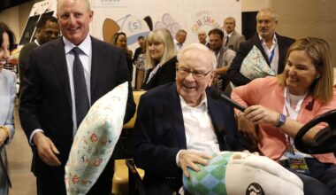 Berkshire's Buffett was still hunting massive deal in last days as CEO