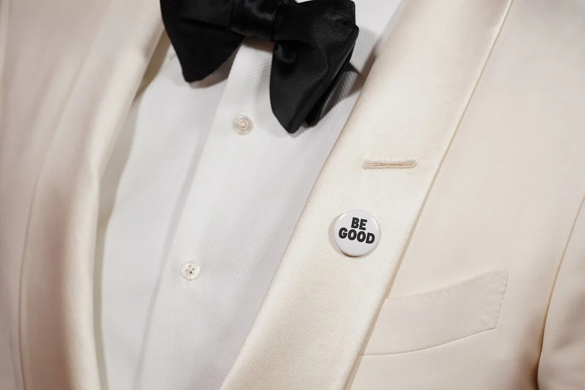 Celebrities wear pins protesting ICE at the Golden Globes