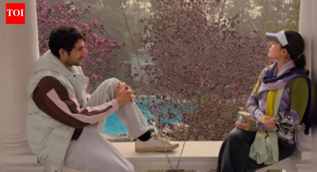 Sara Ali Khan and Ibrahim Ali Khan celebrate New Year at Pataudi Palace; fans call the siblings ‘cute and sweet’ |