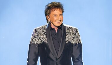 Barry Manilow shares health update from hospital after cancer surgery