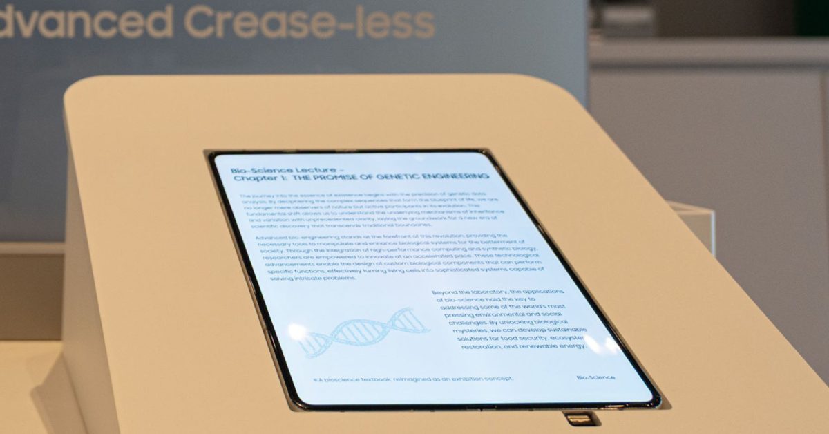 This is likely the iPhone Fold display, and it looks amazing