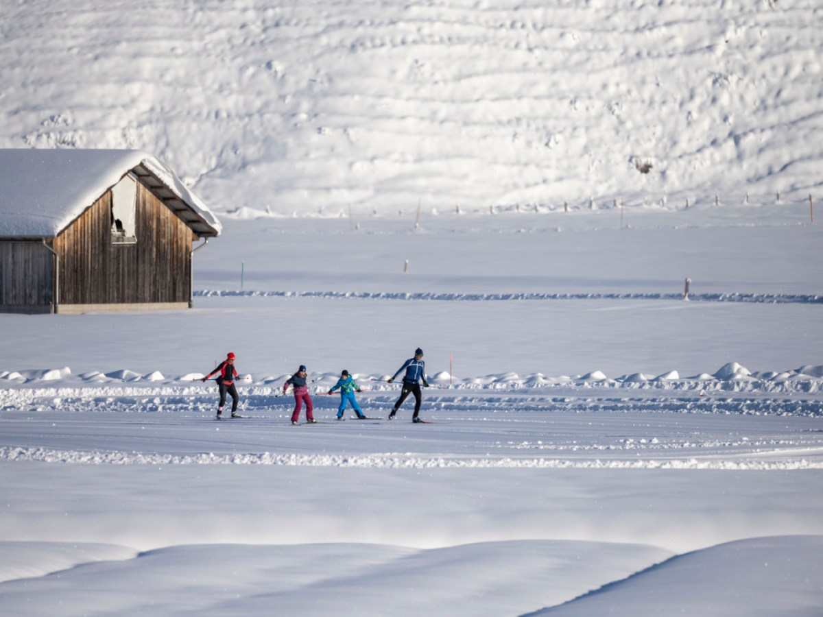 Parents' exercise habits rub off on their children, according to Swiss study
