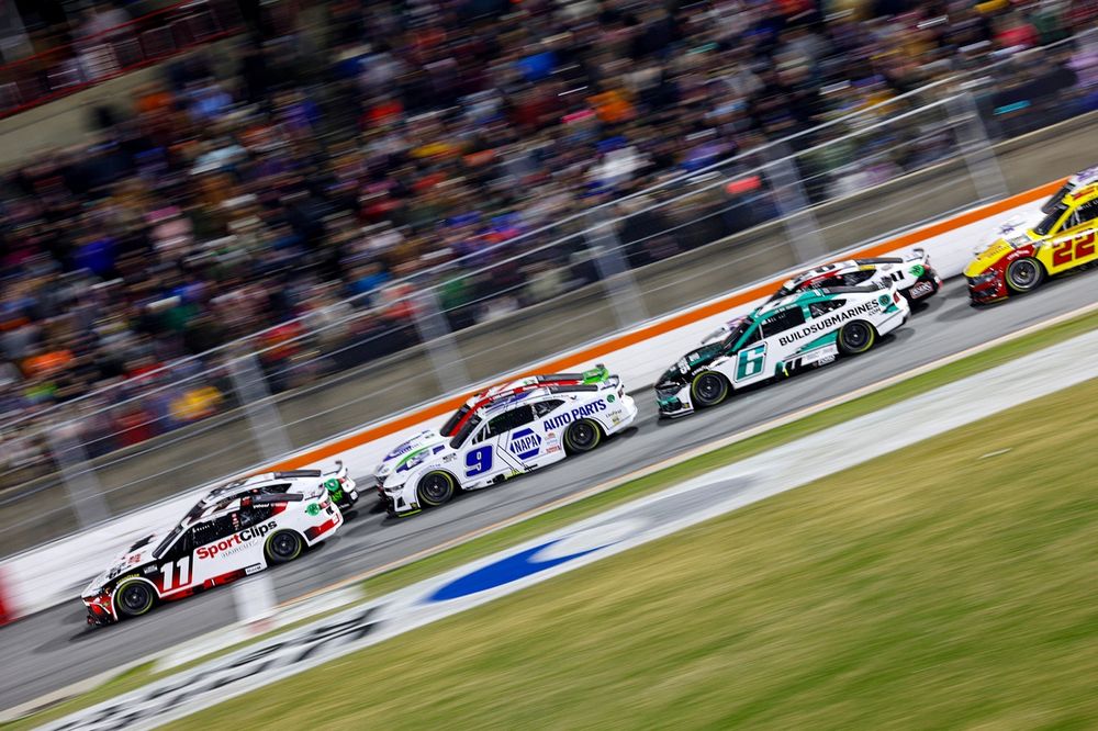 Denny Hamlin, Joe Gibbs Racing Toyota, Chase Elliott, Hendrick Motorsports Chevrolet, Brad Keselowski, Roush Fenway Keselowski Racing Ford